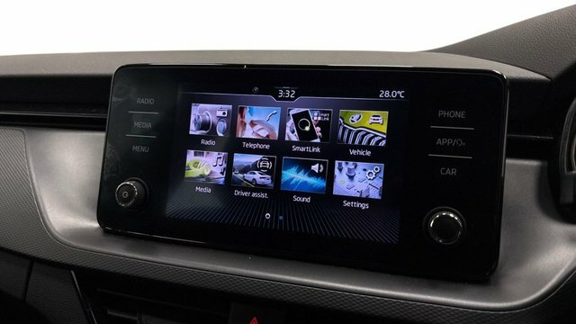 Skoda Kamiq Tsi Se Suv White #6