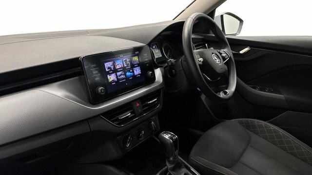 Skoda Kamiq Tsi Se Suv White #4