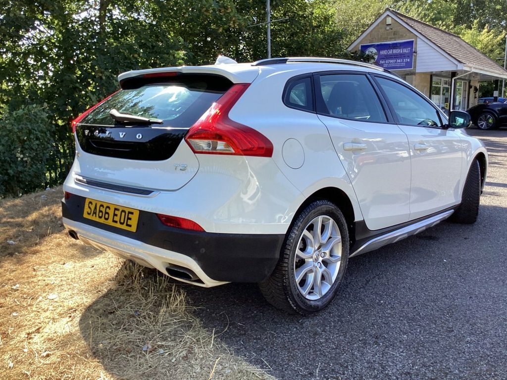 Volvo V40 Cross Country 1.5L Pro White #5