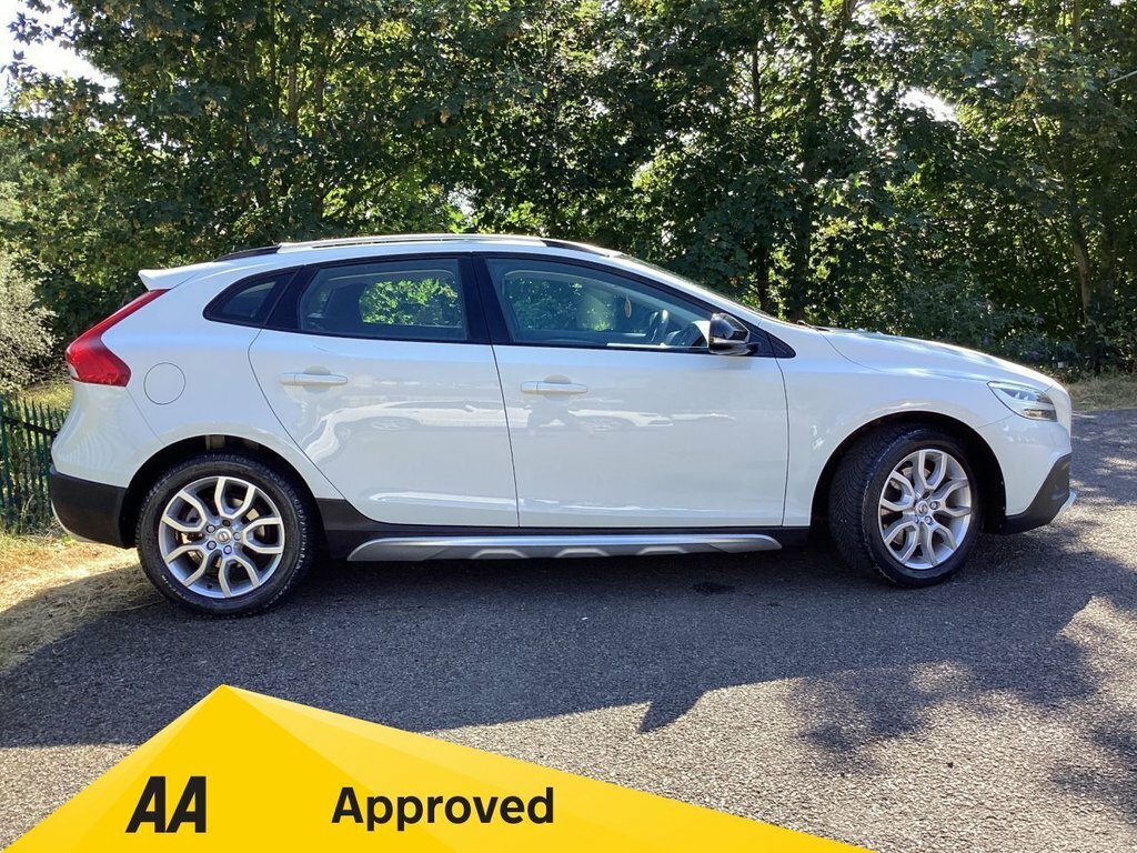 Volvo V40 Cross Country 1.5L Pro White #3
