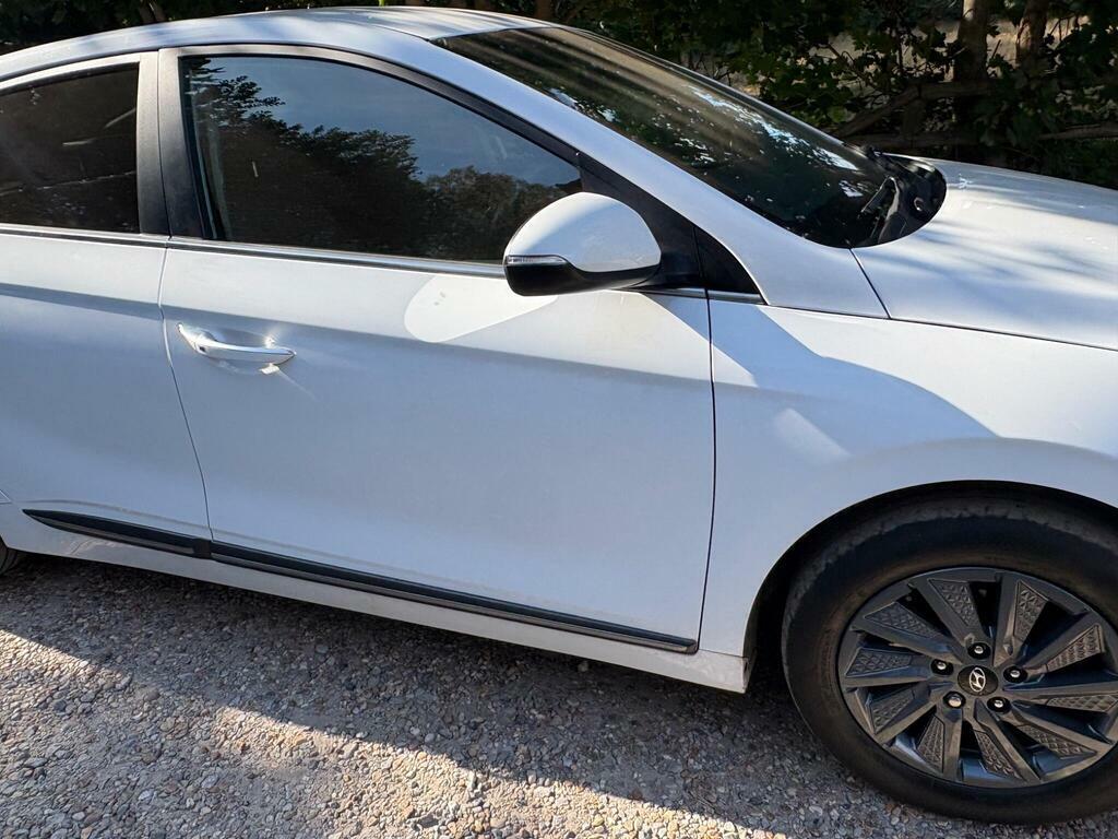 Hyundai Ioniq 1.6L Premium White #41