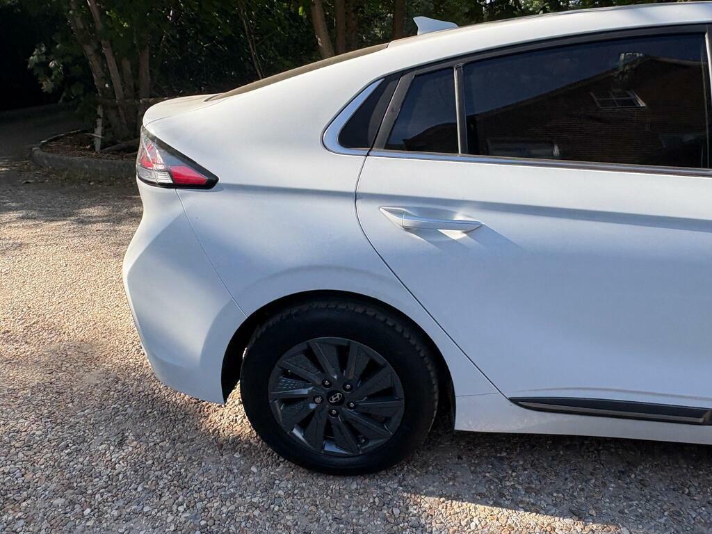 Hyundai Ioniq 1.6L Premium White #9