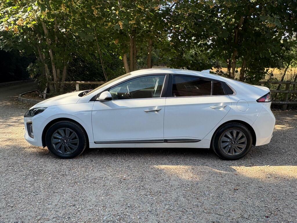 Hyundai Ioniq 1.6L Premium White #7