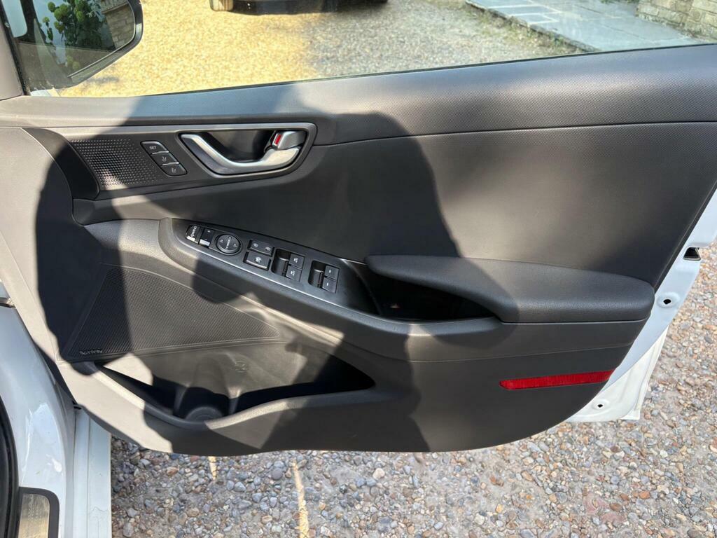Hyundai Ioniq 1.6L Premium White #32