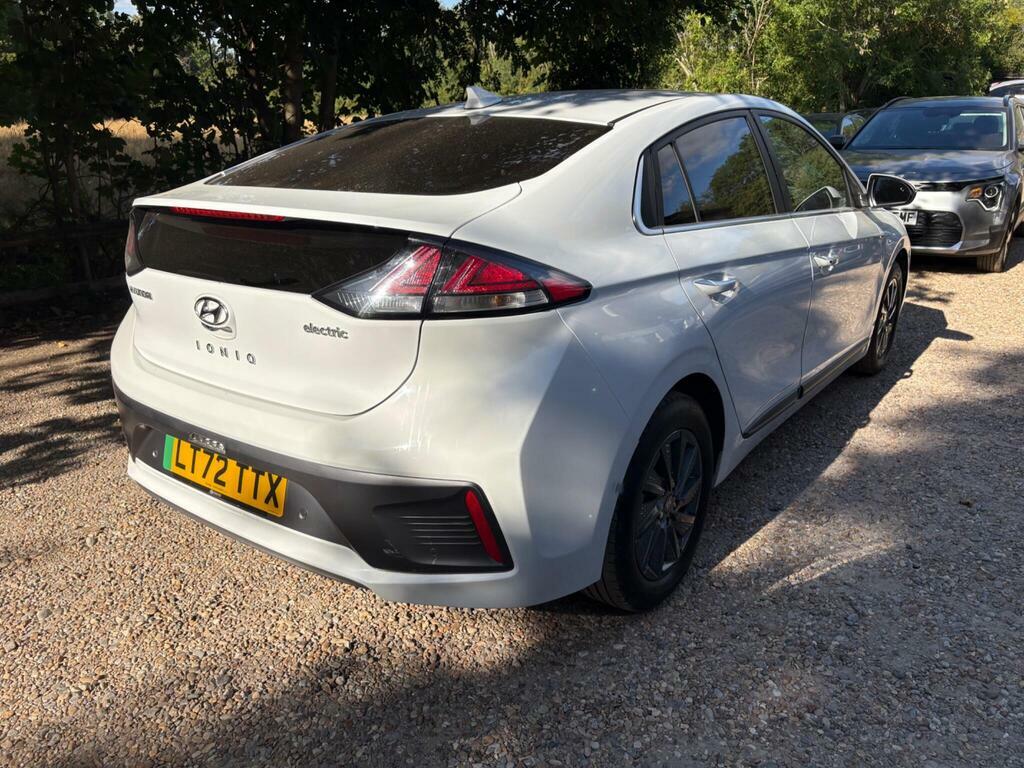 Hyundai Ioniq 1.6L Premium White #13
