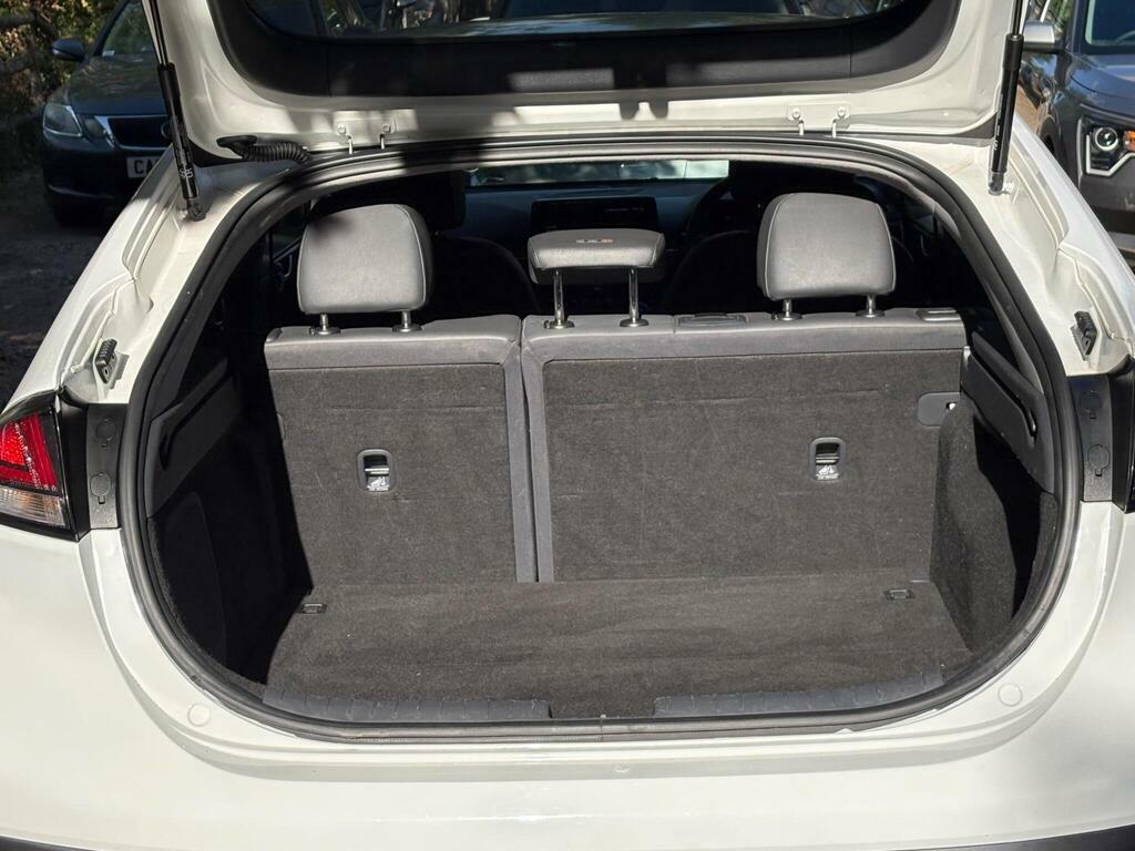 Hyundai Ioniq 1.6L Premium White #38