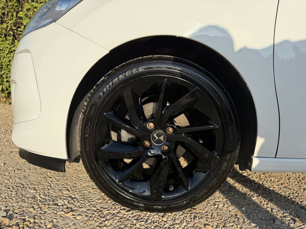 DS DS 3 1.6 Bluehdi 120 Ps Prestige Hatchb White #32