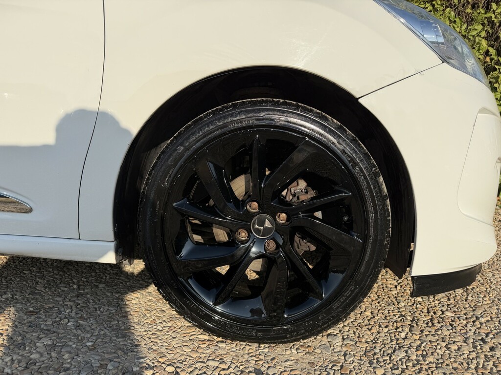 DS DS 3 1.6 Bluehdi 120 Ps Prestige Hatchb White #17