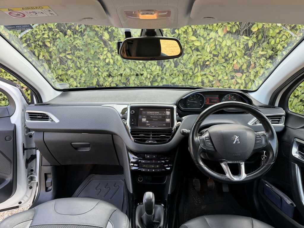 Peugeot 2008 1.6 Bluehdi Allure White #2