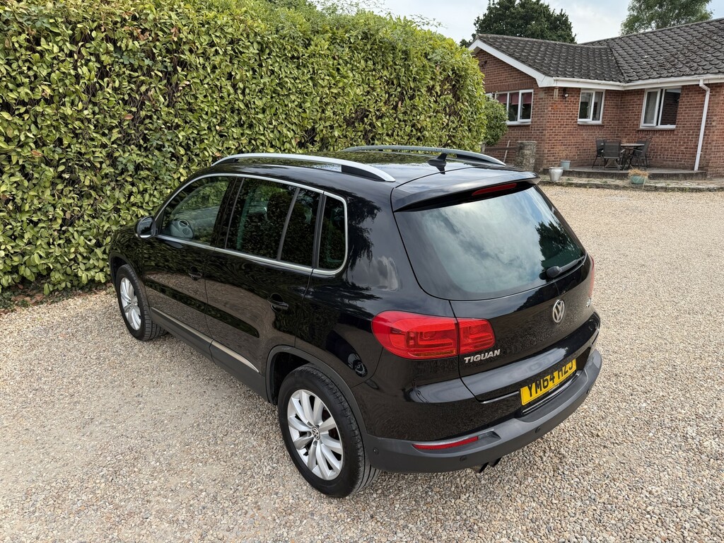 Volkswagen Tiguan 2.0 Tdi Bluemotion Tech Match Black #2