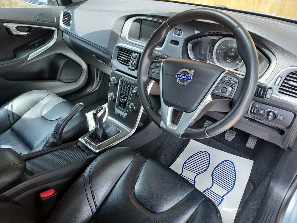 Volvo V40 2L Se Lux Nav Silver #2