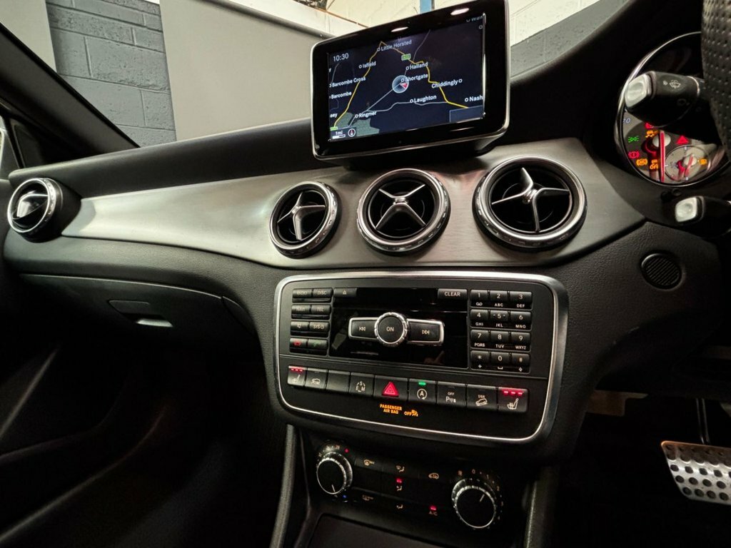 Mercedes-Benz GLA Class 2.1 Gla200 Cdi Sport Suv Euro 6 Black #40
