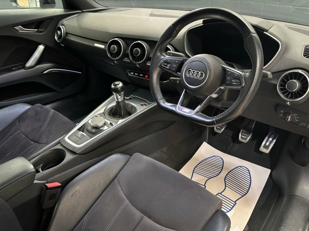 Audi TT 1L Black Edition White #2