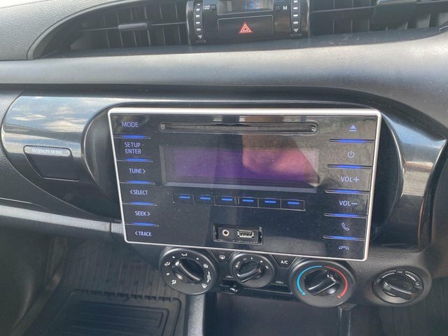 Toyota HILUX Invincible 2.4 D-4d Dcab Black #24