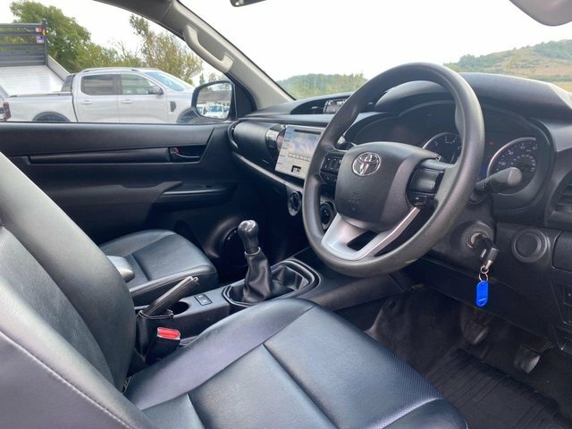 Toyota HILUX Invincible 2.4 D-4d Dcab Black #18