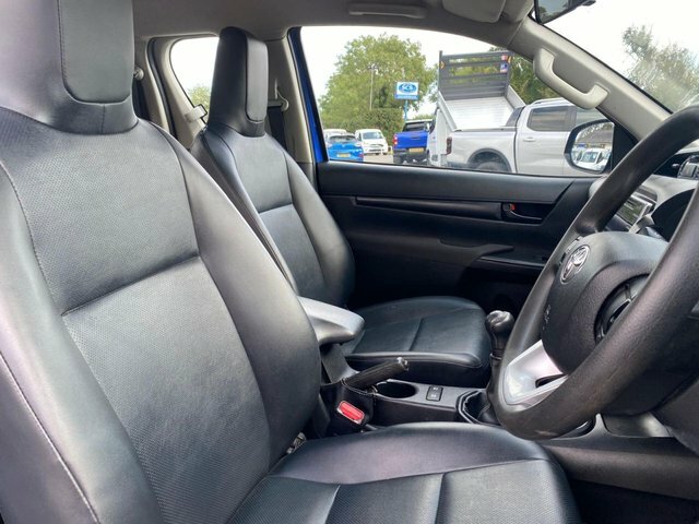 Toyota HILUX Invincible 2.4 D-4d Dcab Black #17