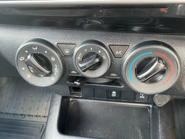 Toyota HILUX Invincible 2.4 D-4d Dcab Black #25