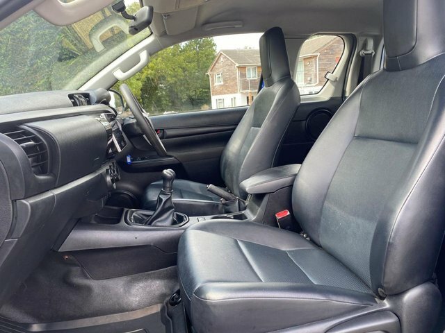 Toyota HILUX Invincible 2.4 D-4d Dcab Black #19
