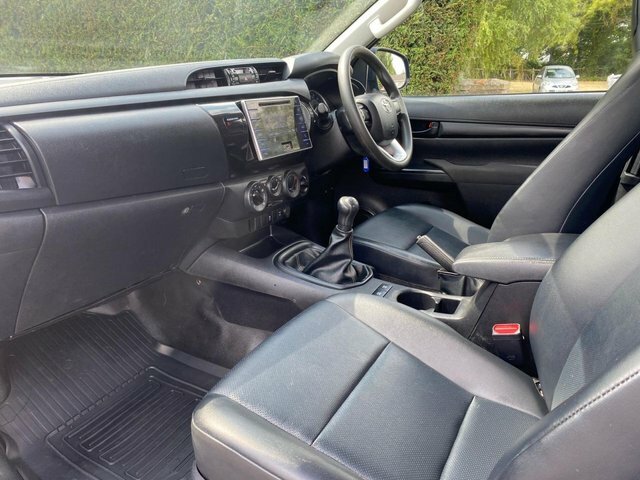 Toyota HILUX Invincible 2.4 D-4d Dcab Black #20