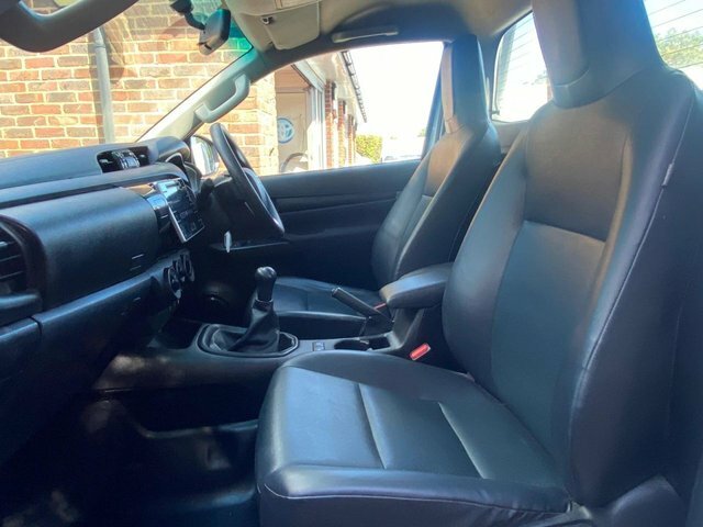 Toyota HILUX Invincible X Dcab Pick Up 2.4 D-4d Grey #16
