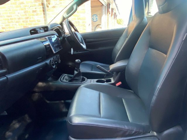 Toyota HILUX Invincible X Dcab Pick Up 2.4 D-4d Grey #17