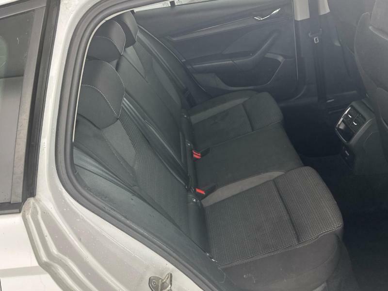 Skoda Octavia 1.0 Tsi Se Technology White #4