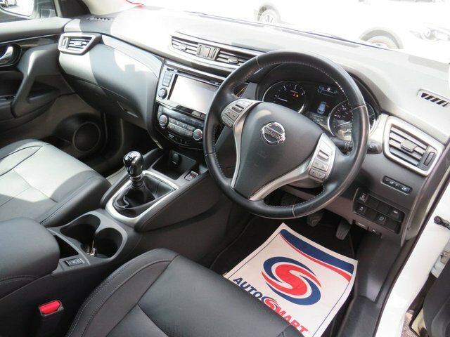 Nissan Qashqai 1.6 Dci Tekna Suv 4Wd Euro 6 S DN67KTT White #4