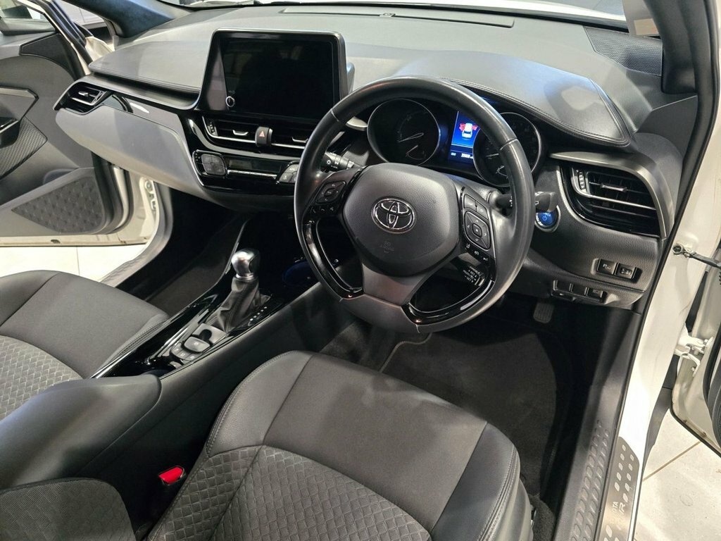 Toyota C-Hr 1.8L Design ML22AXP White #6