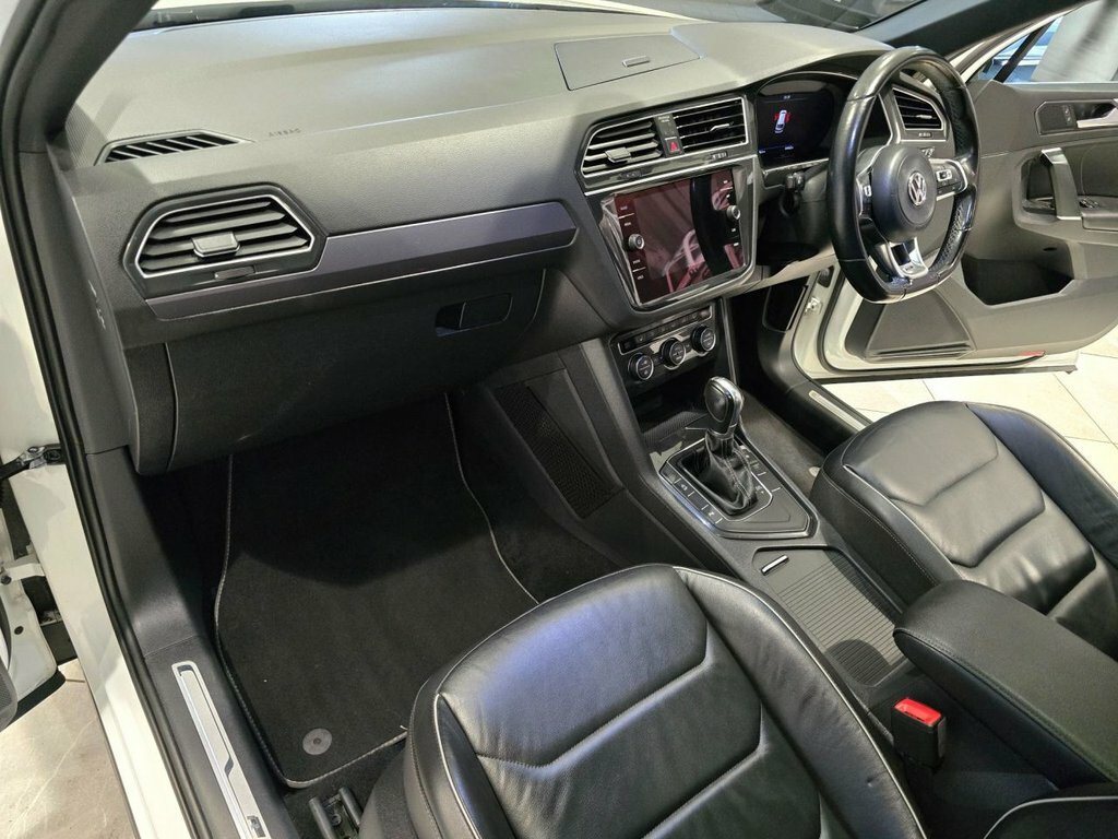 Volkswagen Tiguan 2L R-line MV18HWY White #2