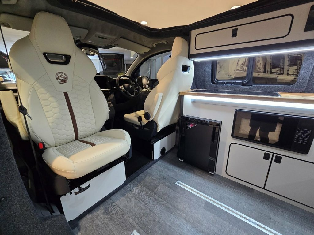 Volkswagen Transporter 2L Commerce Plus Brown #6