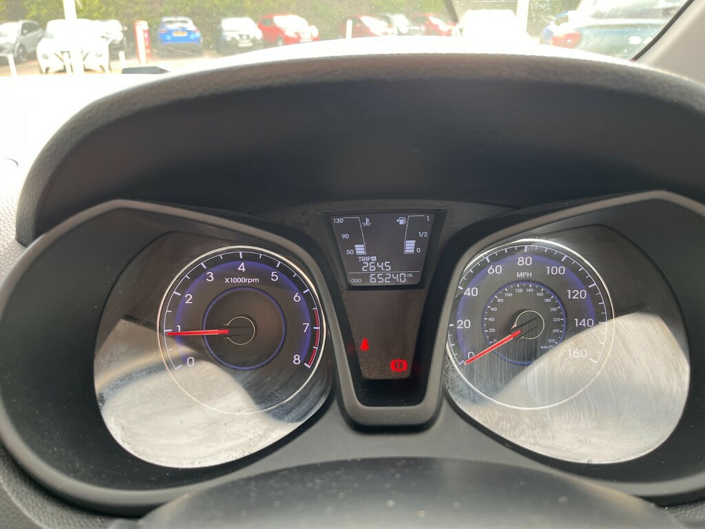 Hyundai Ix20 1.4 Blue Drive Se Nav Hatchback White #13