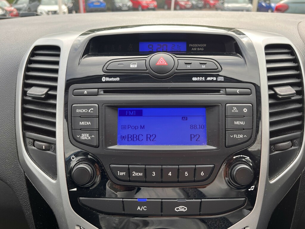 Hyundai Ix20 1.4 Blue Drive Se Nav Hatchback White #23