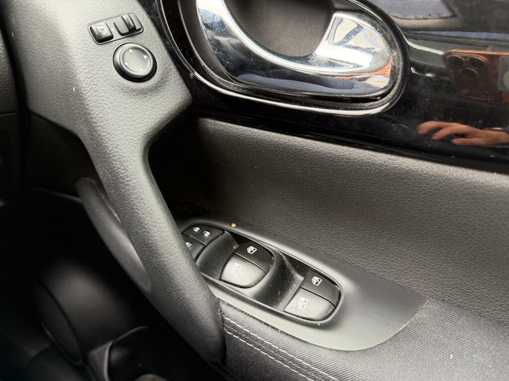 Nissan Qashqai Acenta Premium White #22