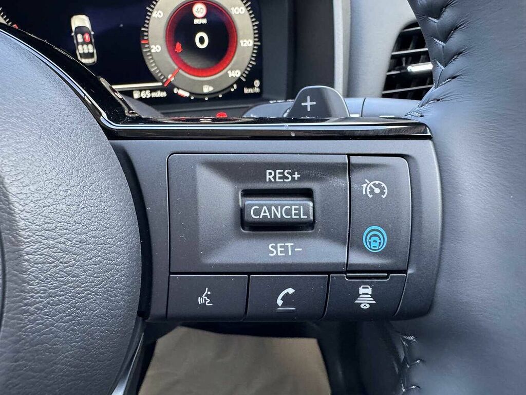 Nissan X-Trail Tekna Silver #28