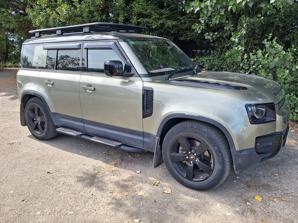 Land Rover Defender 110 2.0 Sd4 First Edition Green