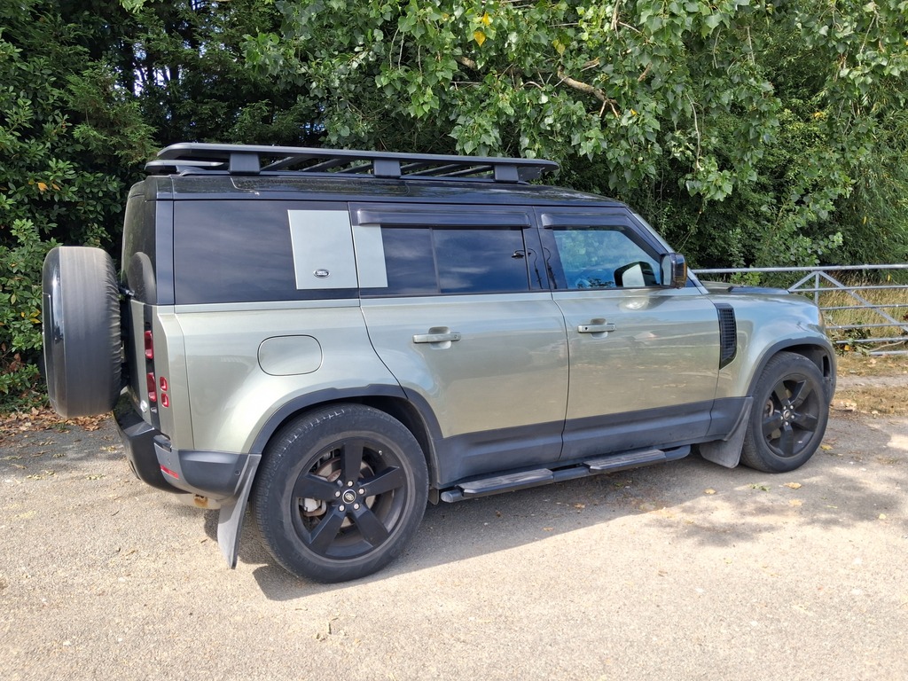 Land Rover Defender 110 2.0 Sd4 First Edition Green #2