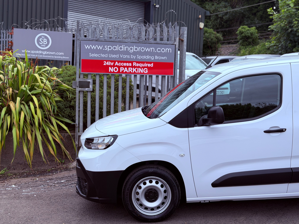Toyota PROACE 1.5 Bluehdi Active Short Panel Van 6Dr Manu  #4