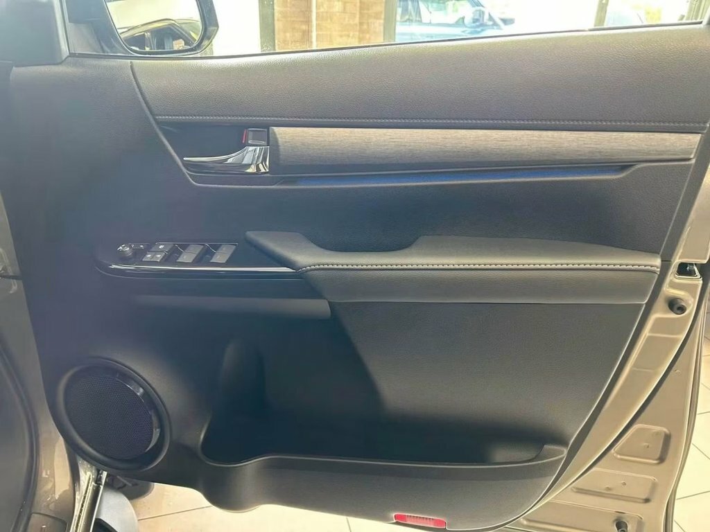 Toyota HILUX 2.8L Invincible X Black #11