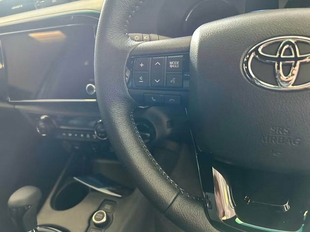 Toyota HILUX 2.8L Invincible X Black #13