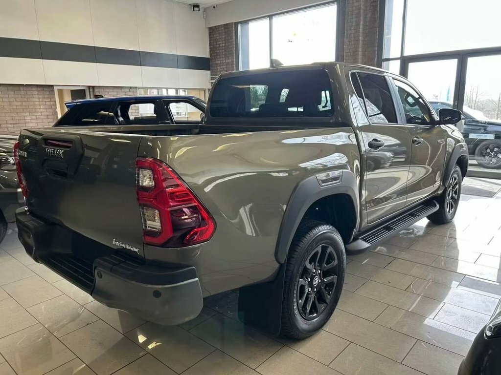 Toyota HILUX 2.8L Invincible X Black #7