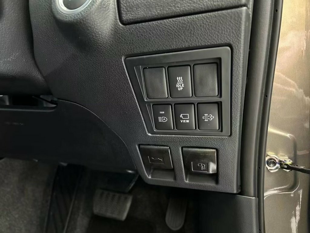 Toyota HILUX 2.8L Invincible X Black #15