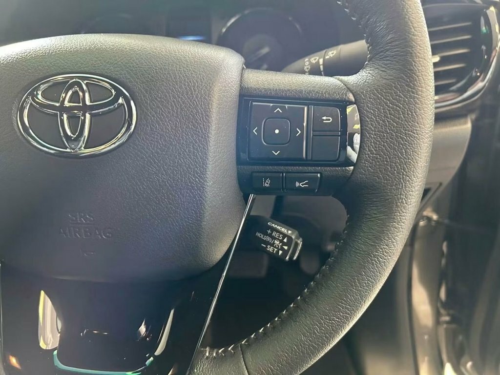 Toyota HILUX 2.8L Invincible X Black #14
