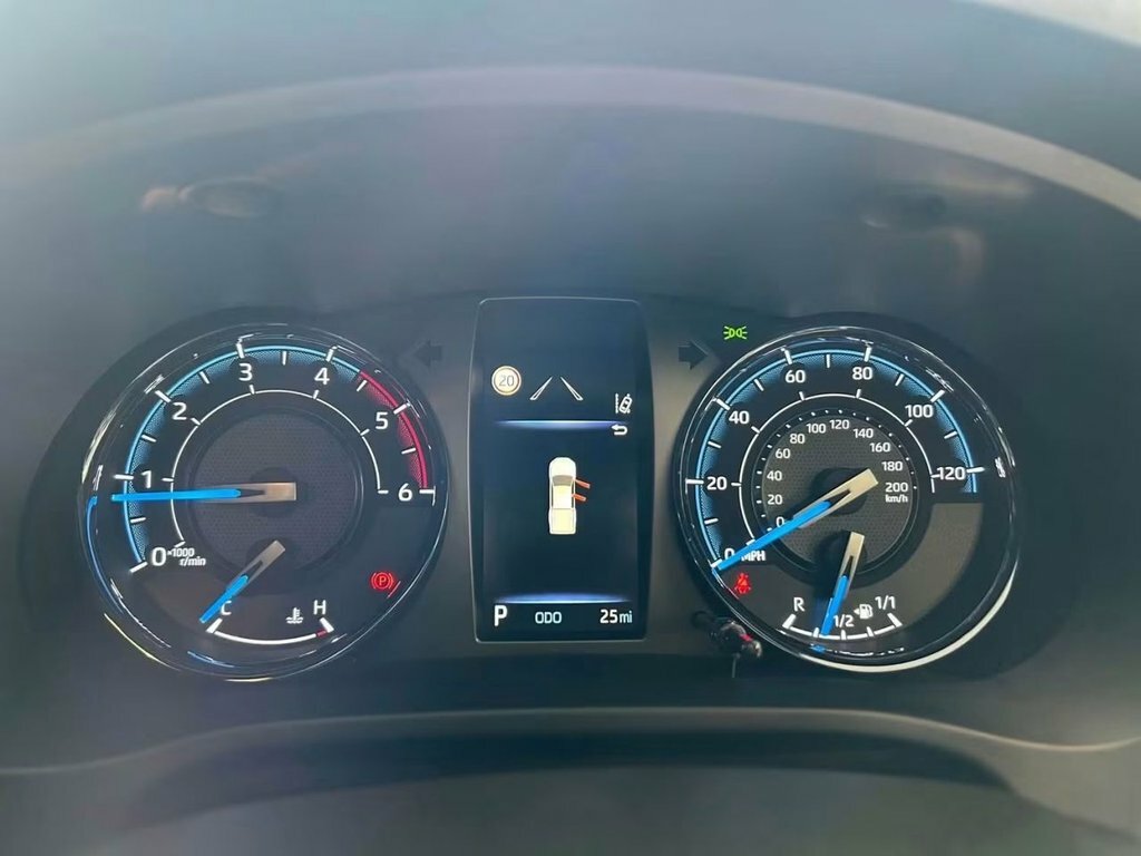 Toyota HILUX 2.8L Invincible X Black #22