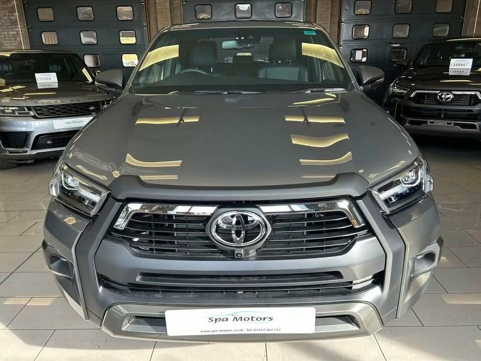 Toyota HILUX 2.8L Invincible X #2