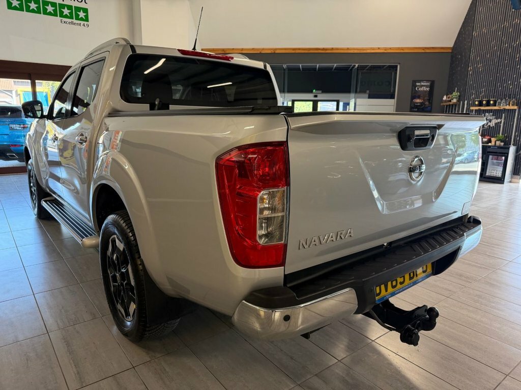 Nissan Navara 2.3L Tekna Silver #6