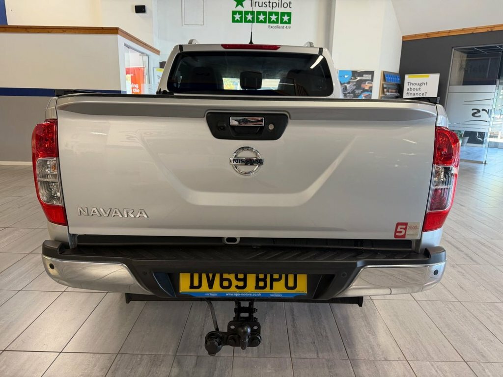 Nissan Navara 2.3L Tekna Silver #4