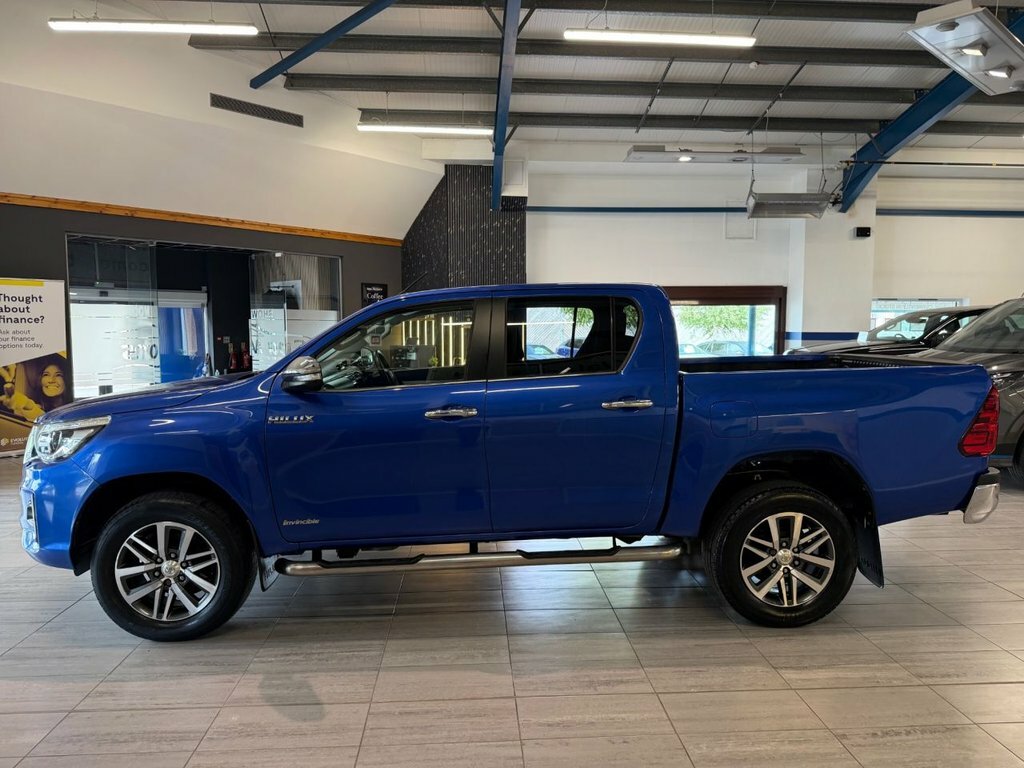 Toyota HILUX 2.4L Invincible Blue #4