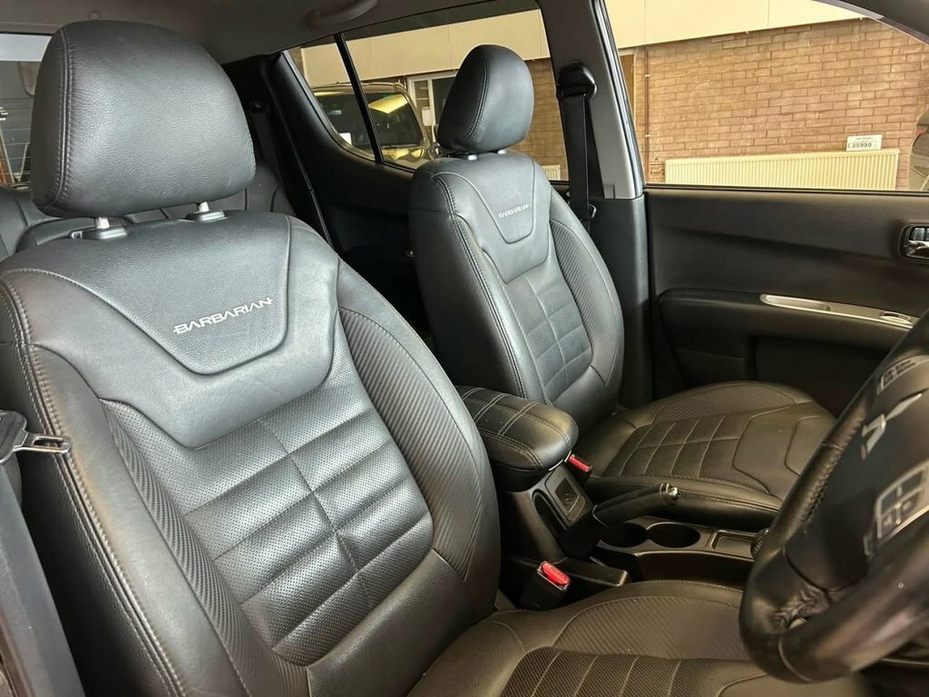 Mitsubishi L200 2.5L Barbarian Black Black #6