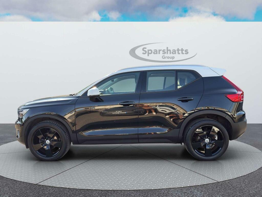 Volvo XC40 Momentum Black #4