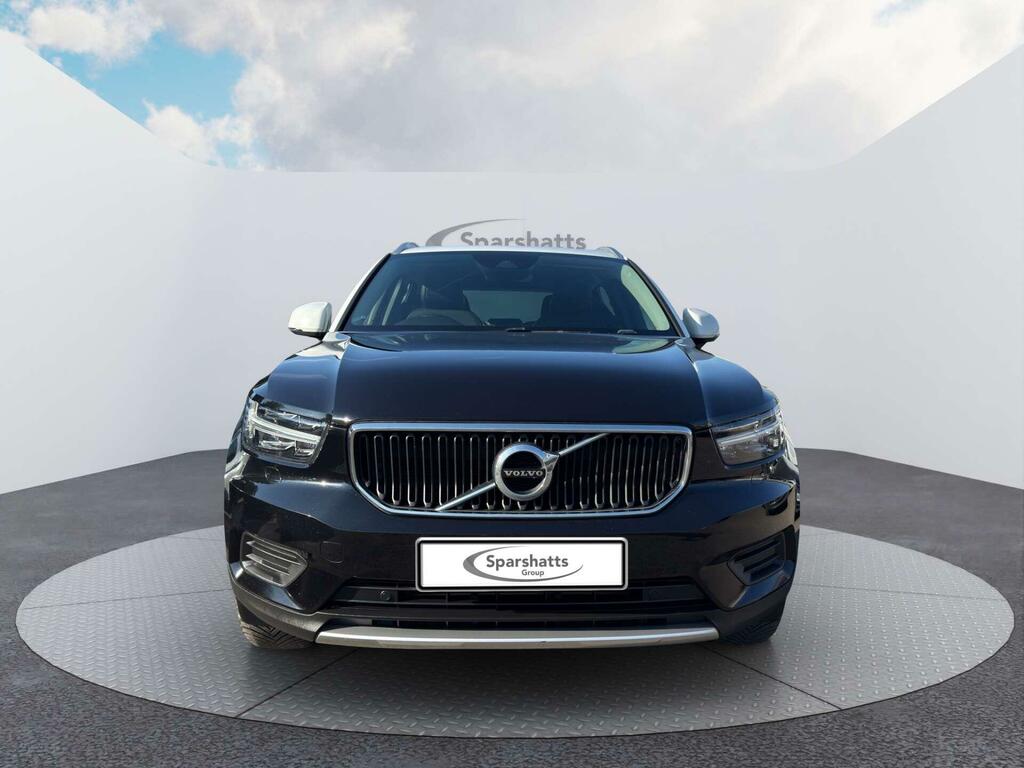 Volvo XC40 Momentum Black #2